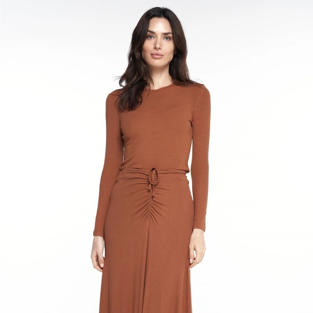 DressBlank Long Sleeve Ribbed Tee in Coffee